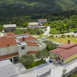 Дом отдыха Maslina Near Omis Tugare