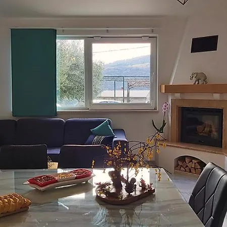 Tatil Evi Maslina Near Omis Tugare
