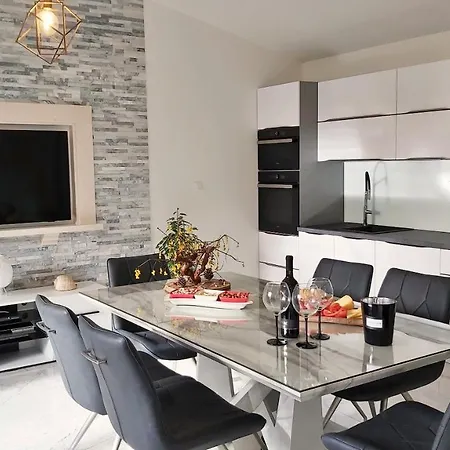 Maslina Near Omis Tatil Evi Tugare