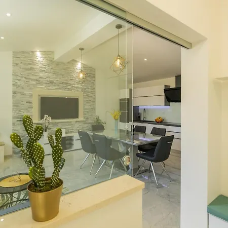 Maslina Near Omis Tatil Evi Tugare