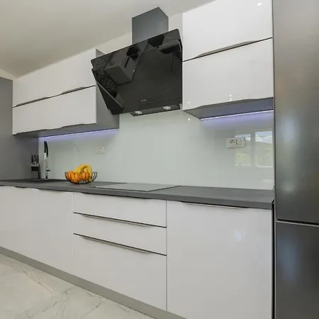 Maslina Near Omis Tatil Evi Tugare