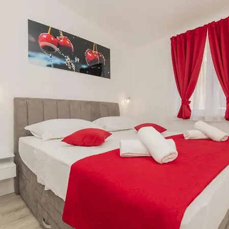 Maslina Near Omis Tatil Evi *
