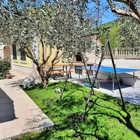 Maslina Near Omis Tatil Evi