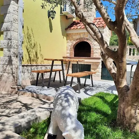 Tatil Evi Maslina Near Omis Tugare